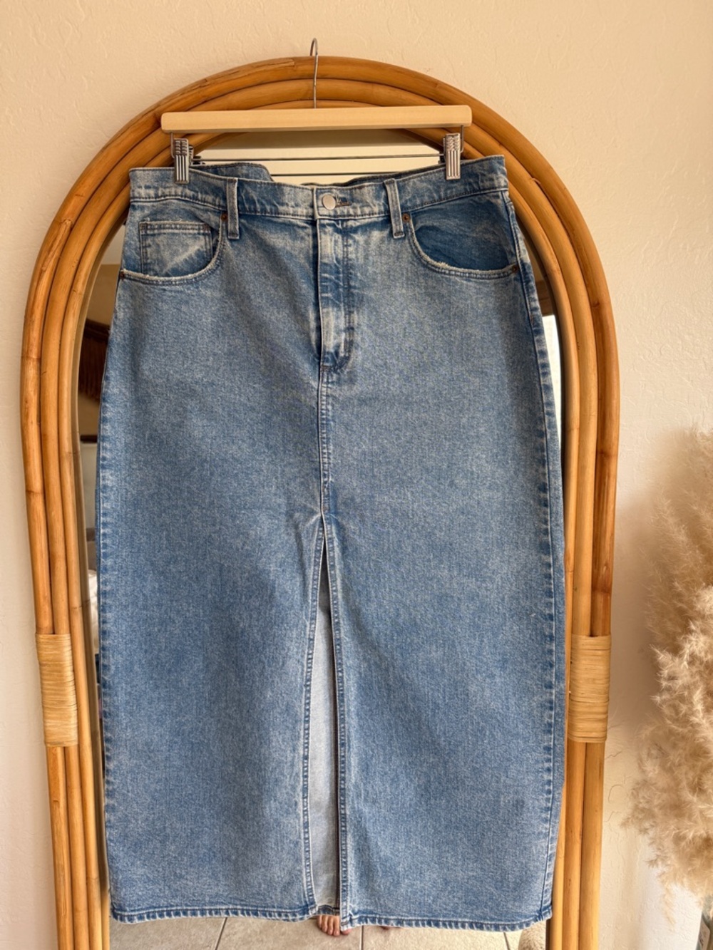 Classic Mid-Wash Blue Denim Skirt with Front Slit